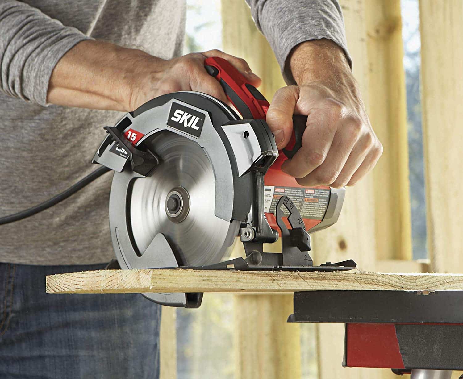 SKIL 5280-01 15-Amp 7-1 4-Inch Circular Saw with Single Beam Laser Guide - in action