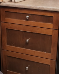 knob placement for drawers
