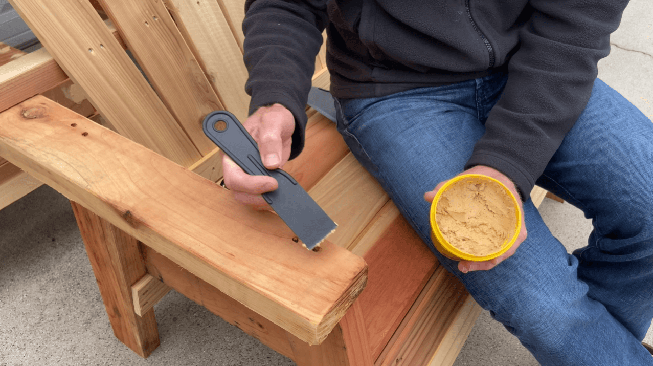 applying Minwax 42853000 Stainable Wood Filler