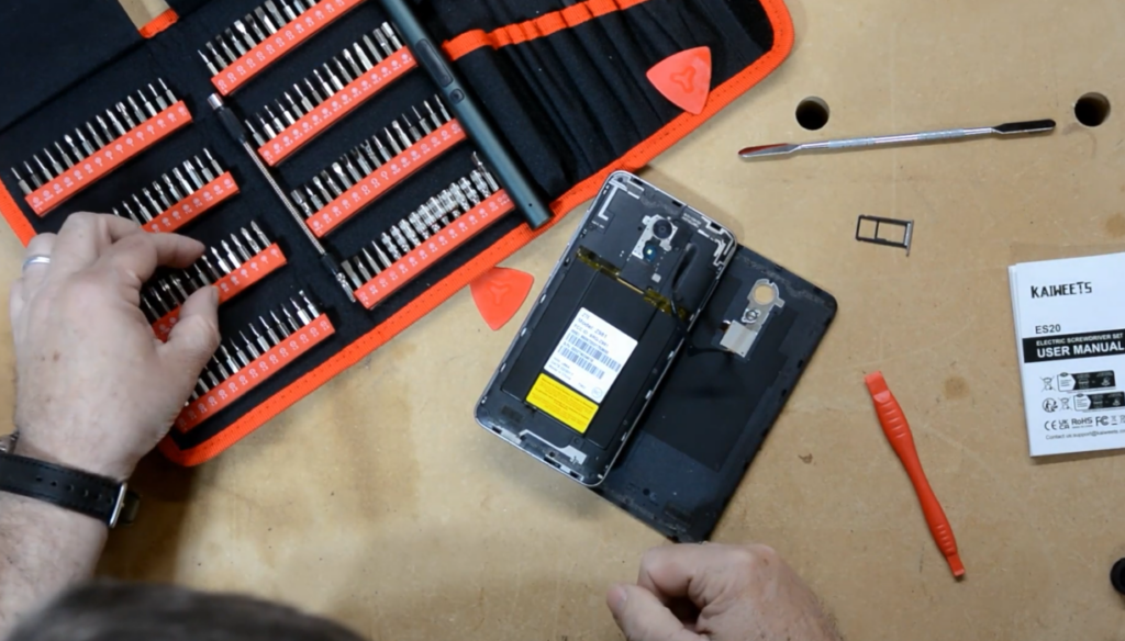 Using the Kaiweets ES20 Electric Screwdriver on a phone