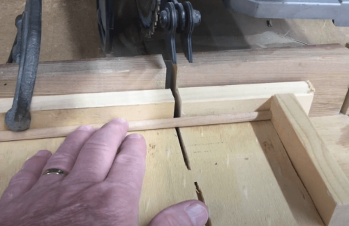 2 ways of cutting wooden dowels