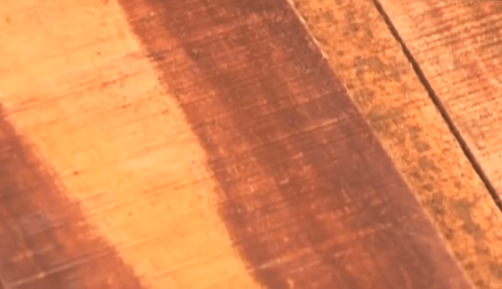 Mahogany wood grain pattern