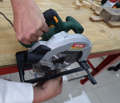 adjusting circular saw blade depth