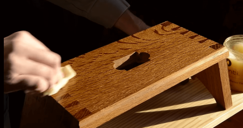applying linseed oil to wood
