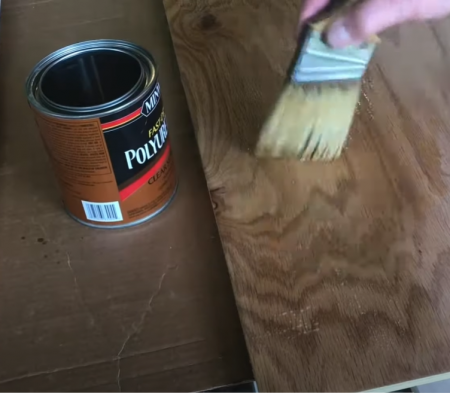 applying polyurethane varnish to wood