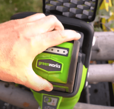 battery of Greenworks G-MAX
