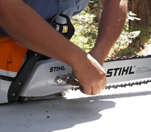 checking chainsaw before cutting