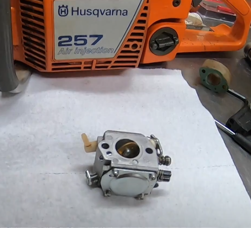 cleaning chainsaw carburetor