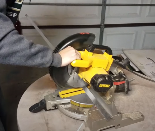 cutting aluminum with miter saw