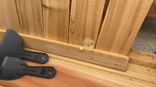 filling wood gap with wood filler