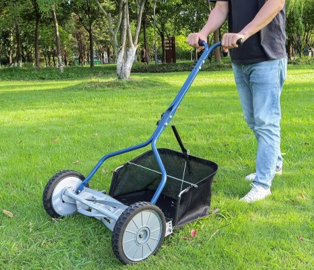 moving with Amazon Basics 18-inch Push Reel Lawn Mower