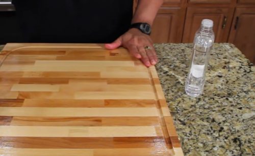 oiling a chopping board