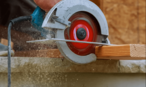 operating a circular saw