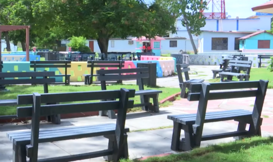 park benches made of plastic lumber