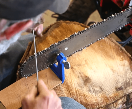 sharpening chainsaw