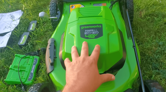 top view of Greenworks 48V 20-inch Cordless Push Lawn Mower